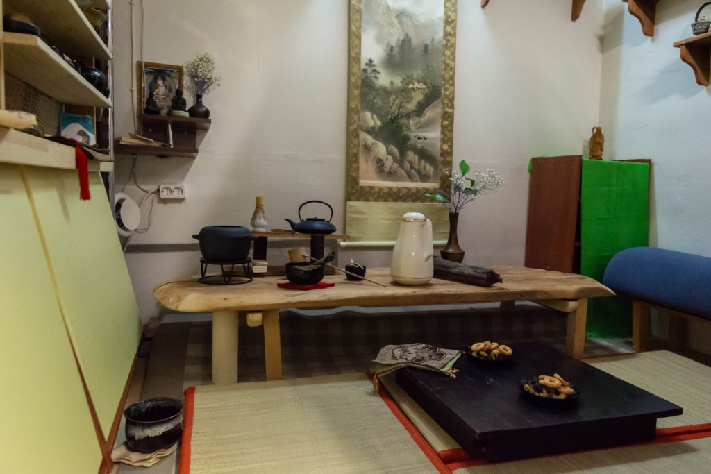 Комната для проведения японской чайной церемении скромна и аскетично. Фото: Ирина Иванова. 