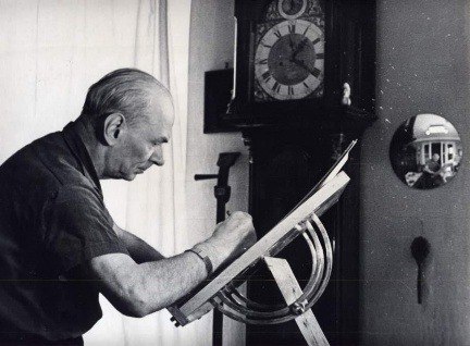 Виктор Дмитриев за работой. Виктор Дмитриев за работой.