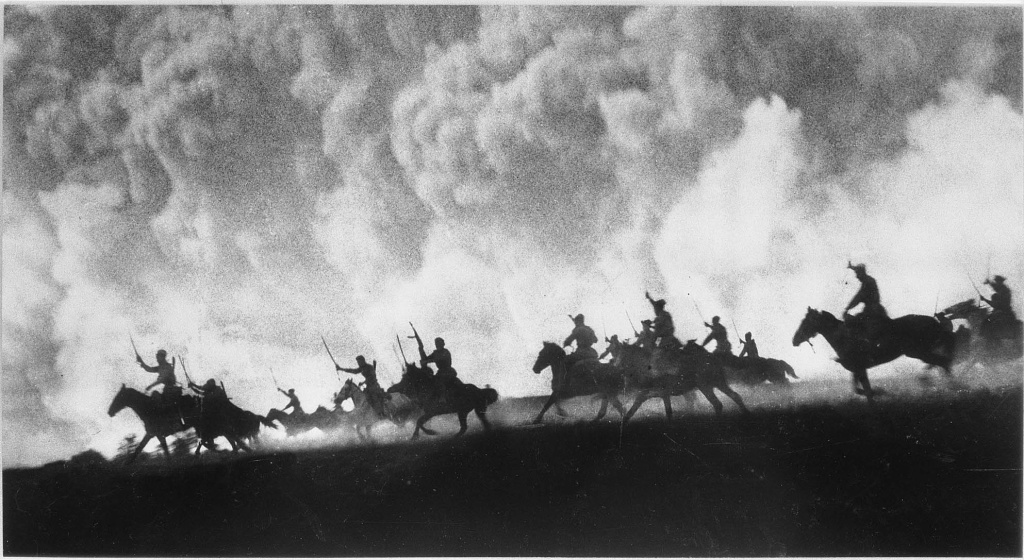 Атака советской конницы. Автор: Михаил Савин / waralbum.ru/182714/
