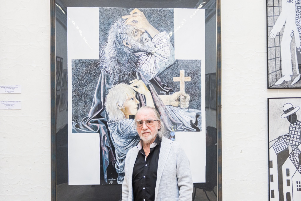 Олег Яхнин рядом со своей работой. Фото: Ирина Иванова. Правообладатель: Институт культурных программ. Олег Яхнин. Фото: Ирина Иванова. Правообладатель: Институт культурных программ.