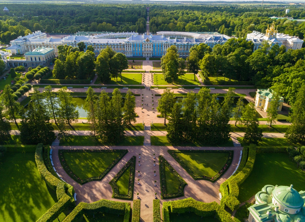 Утром и вечером вход в Екатерининский парк – свободный. Утром и вечером вход в Екатерининский парк – свободный.