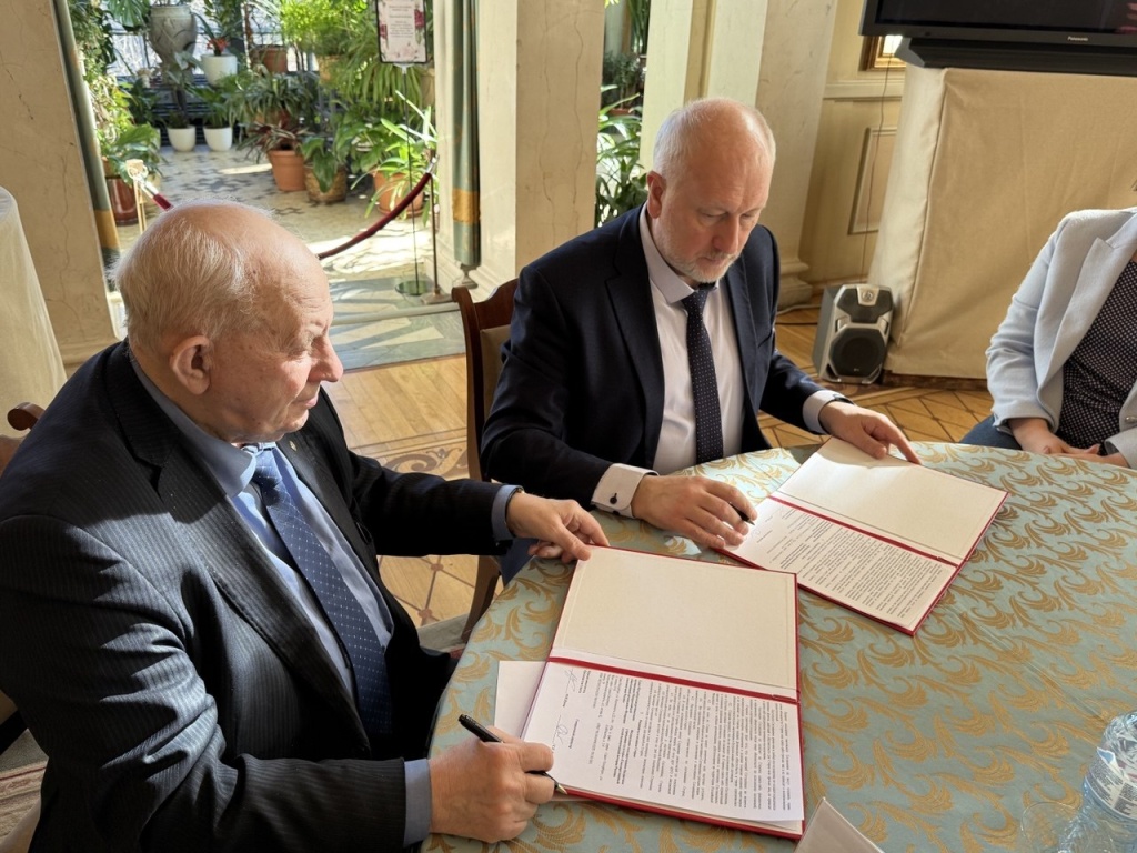 Правообладатель: музей политической истории России.