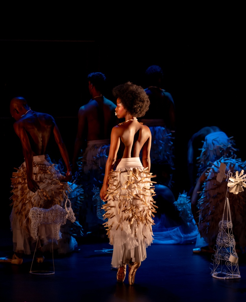 Сцена из спектакля «Заштрихованный ансамбль». Правообладатель: пресс-служба фестиваля «Дягилев P.S.». Сцена из спектакля «Заштрихованный ансамбль». Правообладатель: пресс-служба фестиваля «Дягилев P.S.».