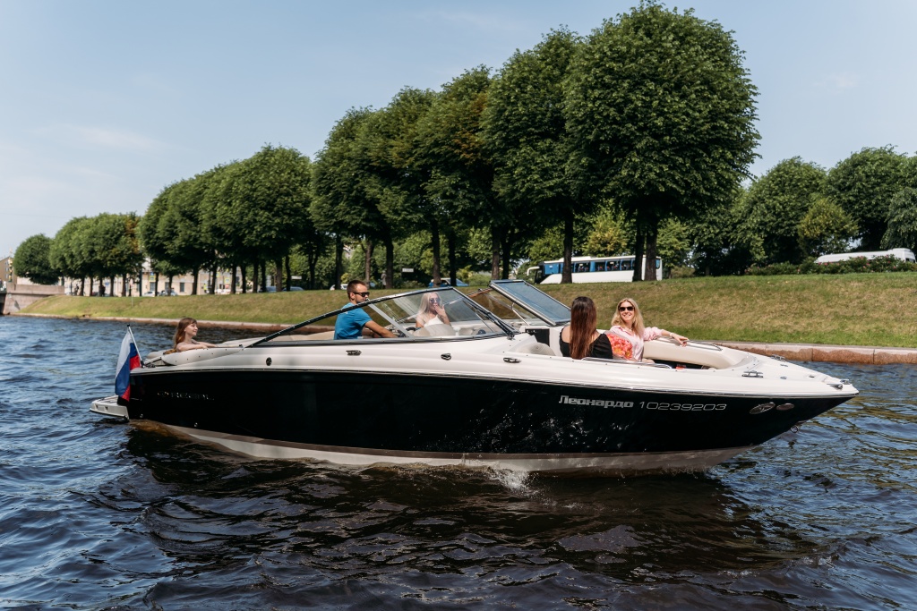 Фото: porekamkanalam.ru. Правообладатель: Судоходная компания «Прогулки по рекам и каналам».