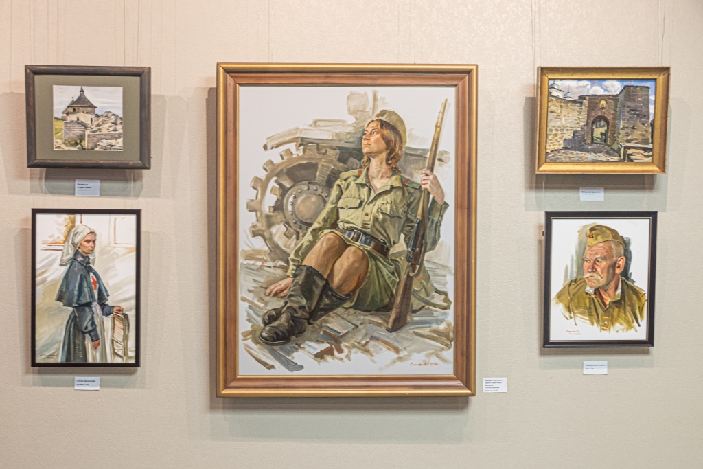 Экспонаты выставки. Фото: Ирина Иванова. Правообладатель: Институт культурных программ. Евгений Емельянов 2025 Ирина Иванова-0082.jpg