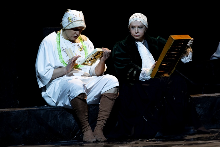 Спектакль «Господа Головлевы» Национального русского театра драмы имени Михаила Лермонтова (Алматы, Казахстан). Фото предоставлено пресс-службой Театра-фестиваля «Балтийский дом». Правообладатель: оргкомитет фестиваля «Встречи в России». 