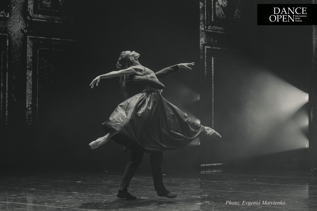 Гала Dance Open. Мария Виноградова и Артемий Беляков. Адажио из балета Орландо. Фото: Евгения Матвиенко.