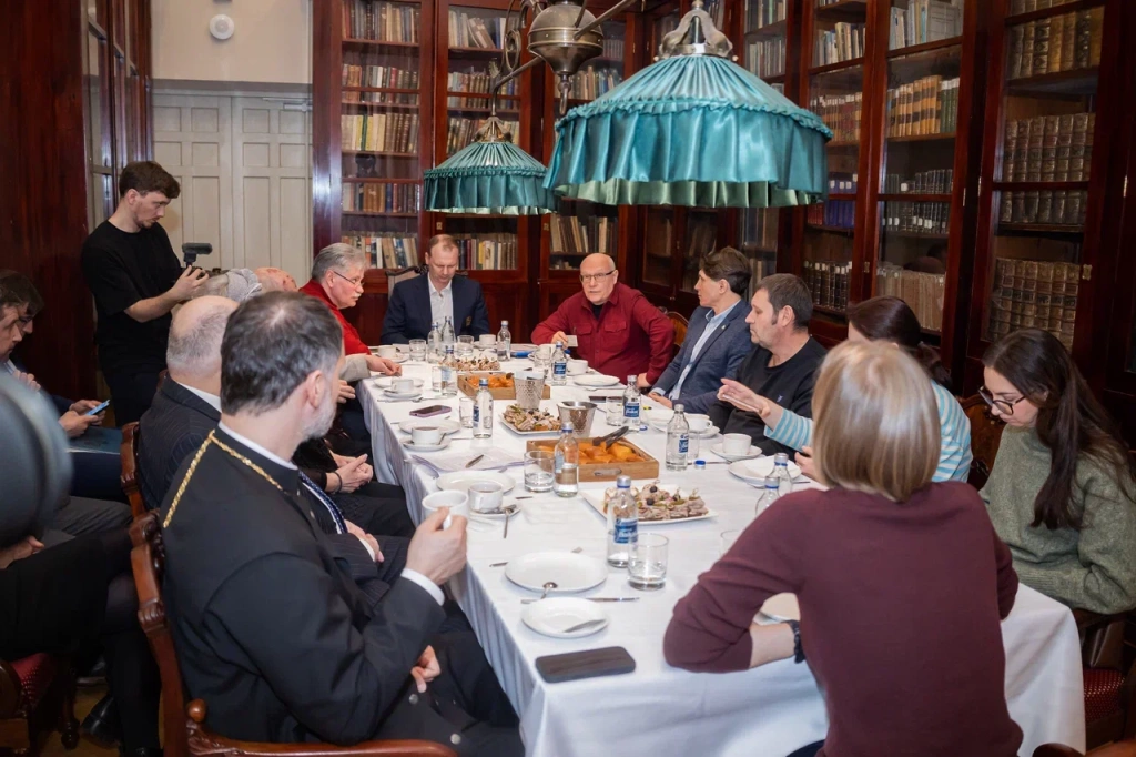 Представители петербургского духовенства, потомки героев Цусимского сражения, историки высказались в поддержку возрождения храма Спас-на-Водах на Ново-Адмиралтейском острове. 