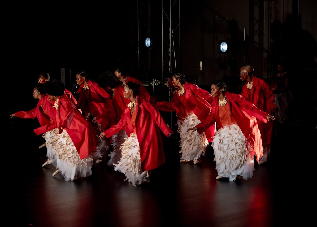 «Заштрихованный ансамбль» Мамелы Ньямзы. 