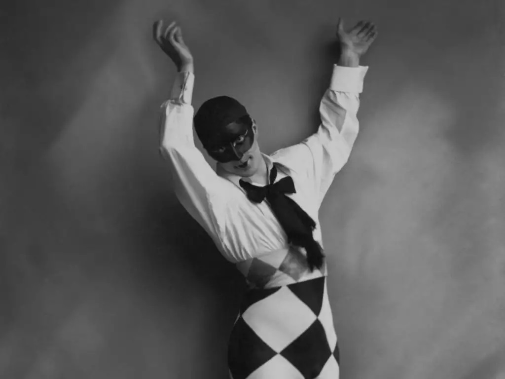 Михаил Фокин в роли Арлекина, 1914 г. Фрагмент. Правообладатель: французская онлайн-библиотека «Галлика». 