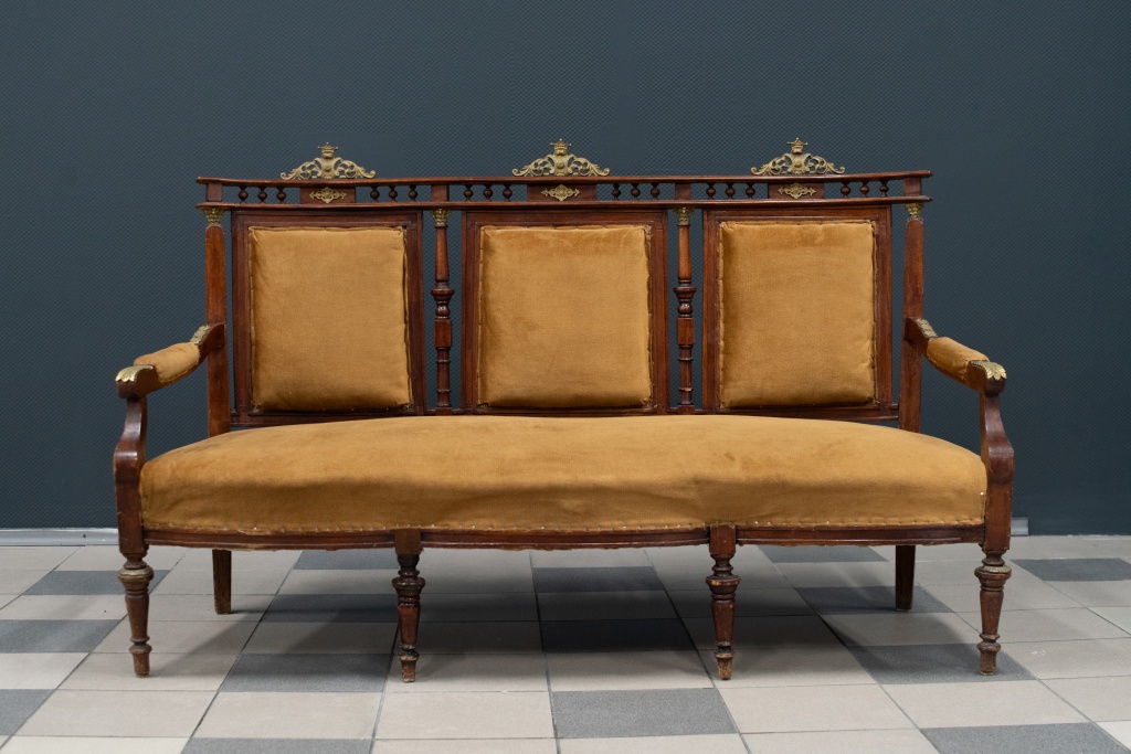 Диван писателя.