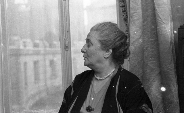 Анна Андреевна Ахматова. Фото Стрельникова Б.Н. Зима 1958-1959. Ленинград. Из собрания Музея Анны Ахматовой в Фонтанном Доме. Источник: vk.com/akhmatova.museum. Правообладатель: vk.com/akhmatova.museum.