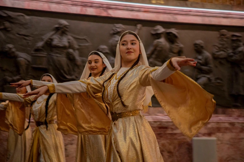 «Серебряная песня гор».