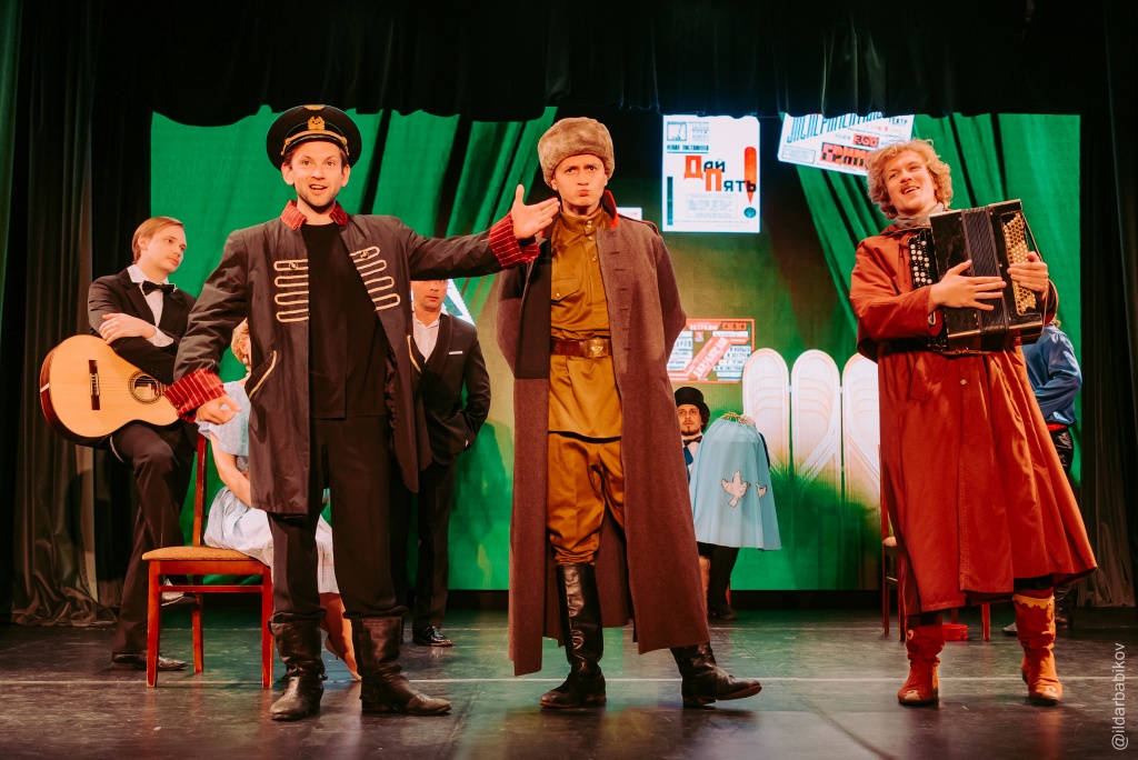 Сцена из спектакля «Прощай, конферансье!». Фото предоставлено пресс-службой «Петербург-концерта». Правообладатель: «Петербург-концерт». 