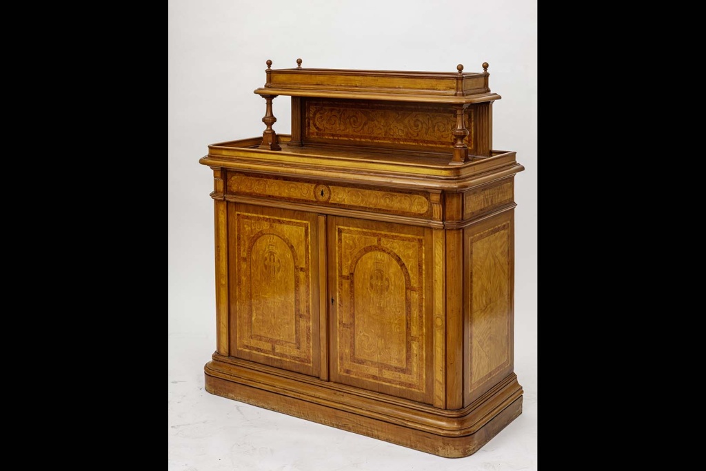 Полушкаф. Санкт-Петербург. 1888–1890. Фабрика Н. Ф. Свирского. По рисунку Н. В. Набокова. Общий вид. Дар мецената М. Ю. Карисалова.