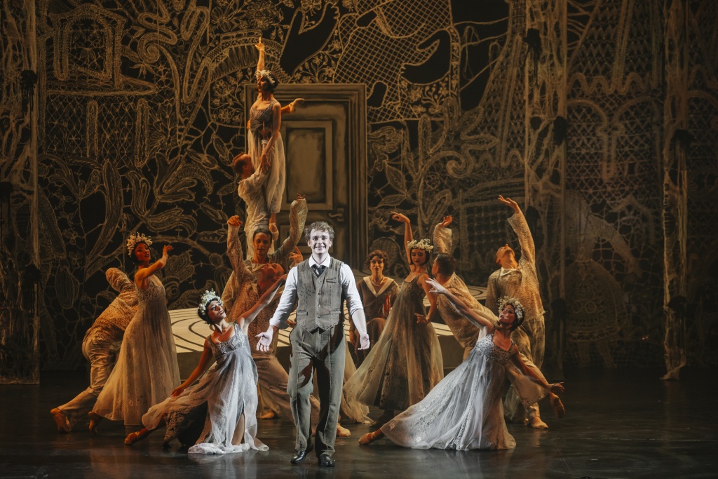 Правообладатель: театр им. Ф.И. Шаляпина.