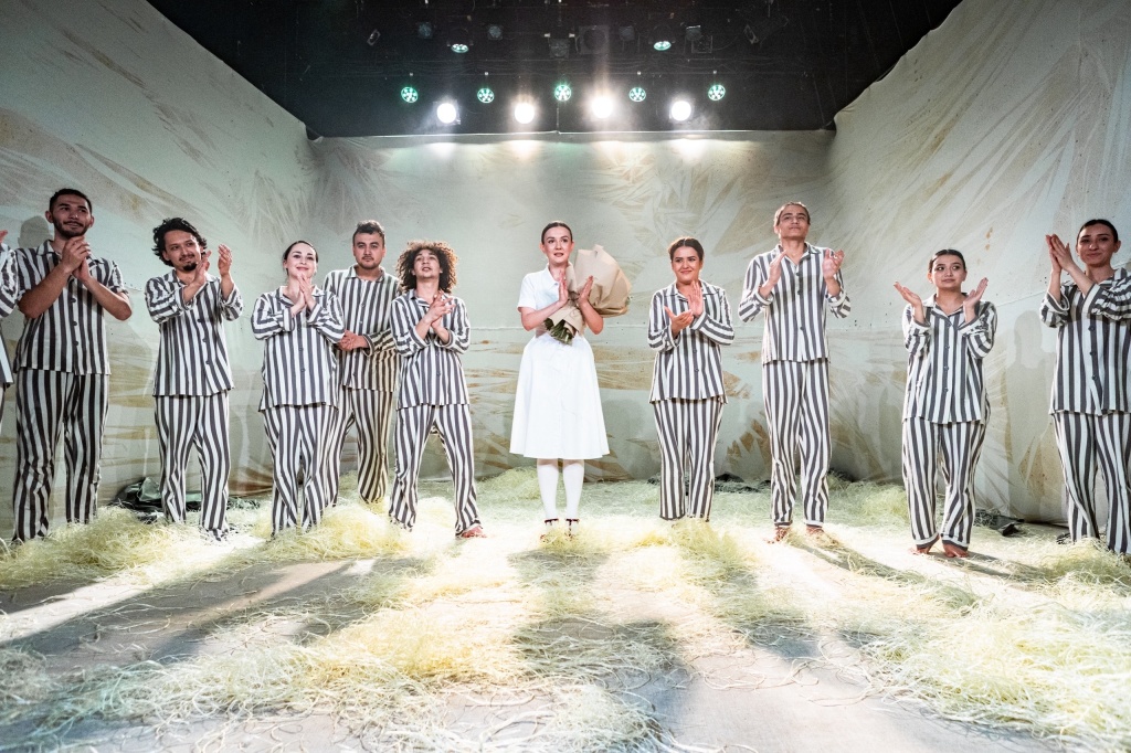 Спектакль «Звериные истории». Правообладатель: baltic-house.ru. Спектакль Звериные истории (Ташкент).jpg