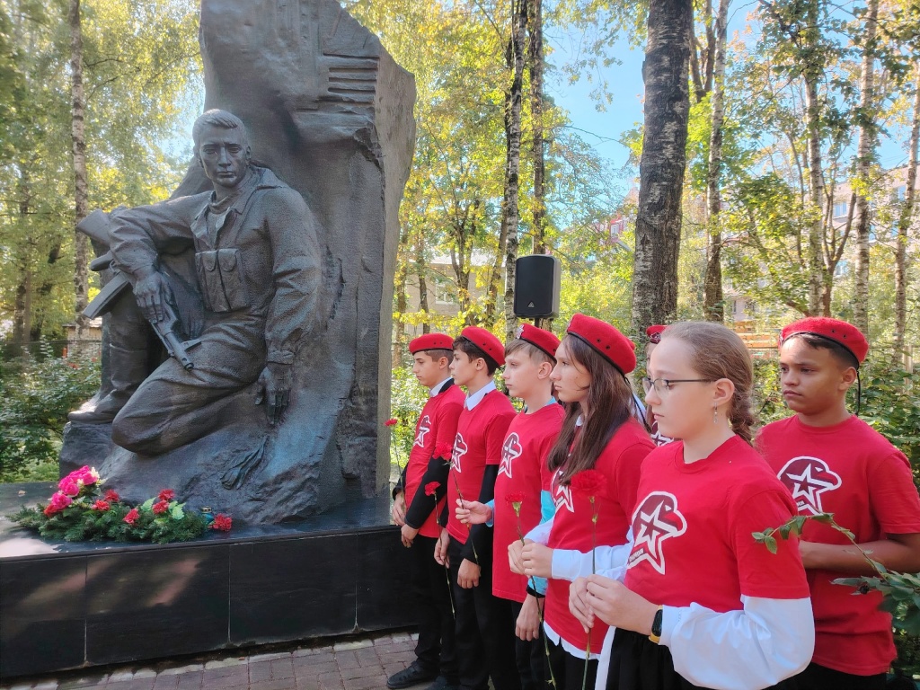 Памятник воинам-интернационалистам в Гатчине. Правообладатель: Администрация Гатчинского округа, vk.com/gmo47. Правообладатель: Администрация Гатчинского округа, vk.com/gmo47.