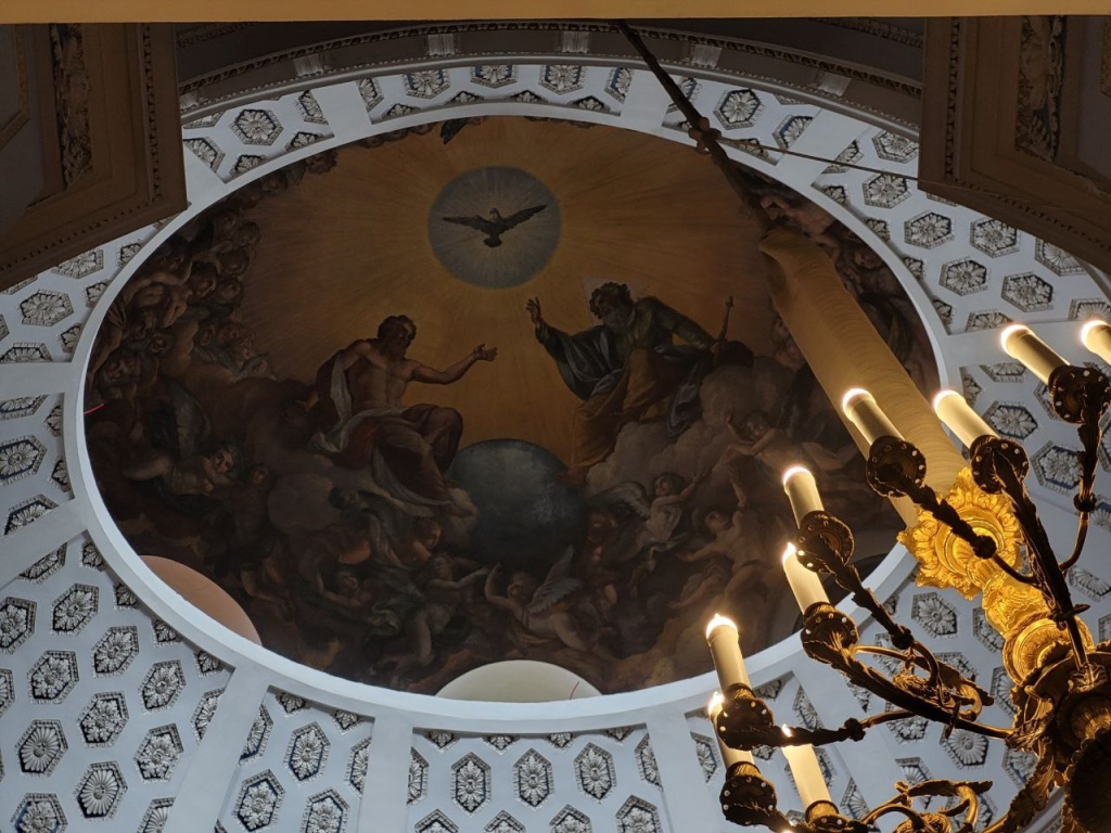 Первоначально церковь получила статус придворного храма Российского кавалерского ордена.