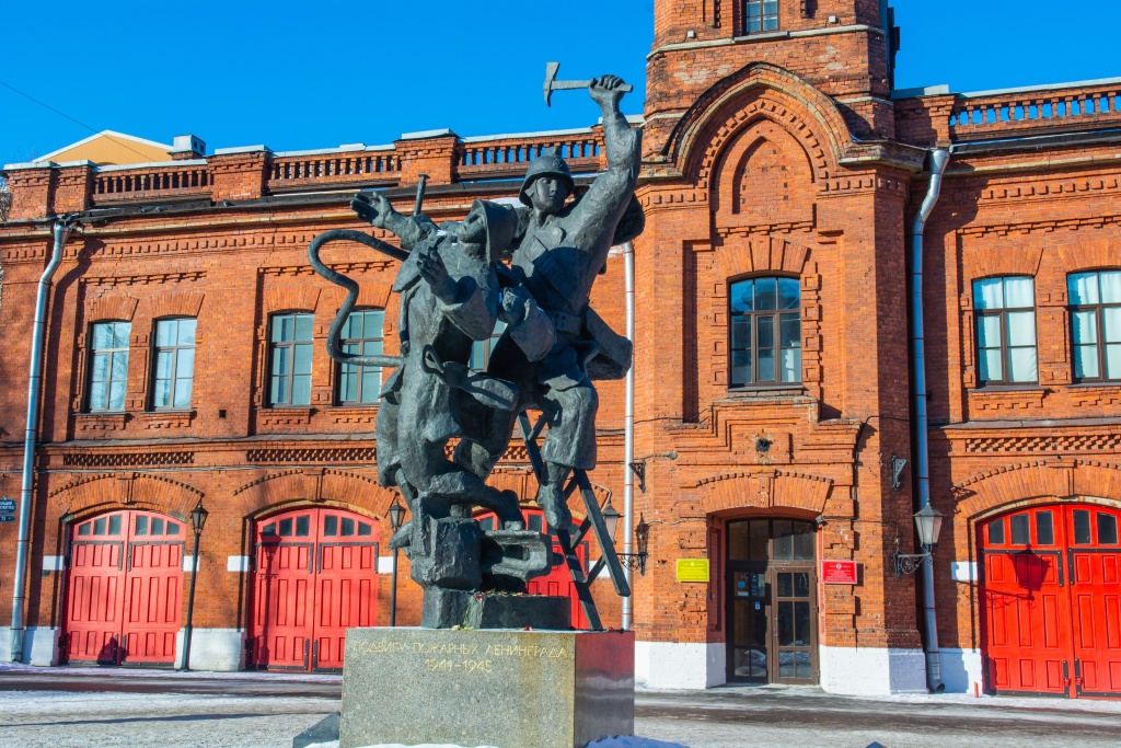 Памятник пожарным Ленинграда. Фото: Ирина Иванова.
