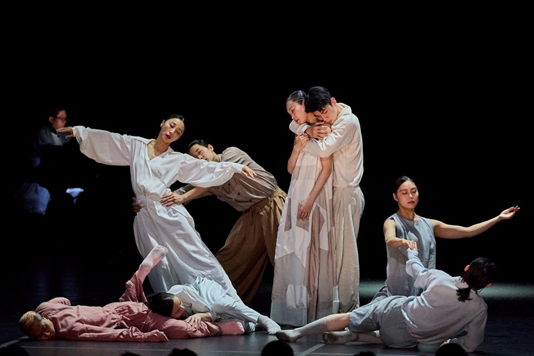 Китайский Театр танца Си Син. Балет «Весна священная». Автор: Михаил Вильчук. Фото предоставлено пресс-службой фестиваля «Дягилев. P.S.». Правообладатель: Оргкомитет фестиваля. Китайский Театр танца Си Син. Балет «Весна священная». Автор: Михаил Вильчук. Фото предоставлено пресс-службой фестиваля «Дягилев. P.S.». Правообладатель: Оргкомитет фестиваля.