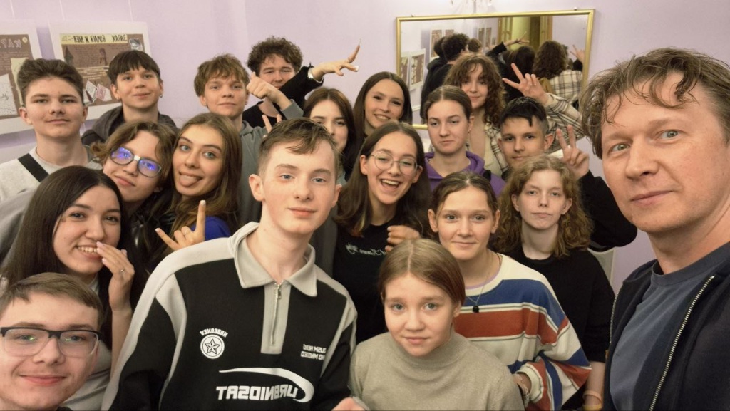 Правообладатель: ЧАНО «Языки без границ».