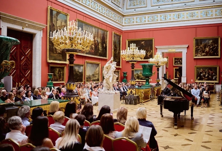Концерт в Эрмитаже. Источник: vk.com/pianissimolive. Правообладатель: vk.com/pianissimolive. Концерт в Эрмитаже. Источник: vk.com/pianissimolive. Правообладатель: vk.com/pianissimolive.
