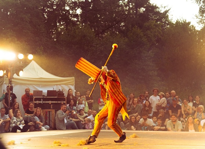 Фестиваль уличных театров «Елагин парк». Фото предоставлено пресс-службой ЦПКиО им. С.М. Кирова. Правообладатель: ЦПКиО им. С.М. Кирова. 