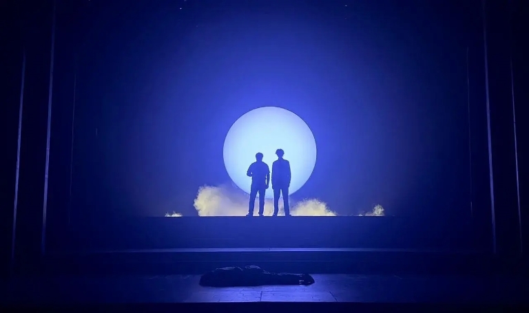 Театр Комедии им. Н.П. Акимова. Спектакль «Тень». Источник: vk.com/akimovkomedia. Правообладатель: vk.com/akimovkomedia.