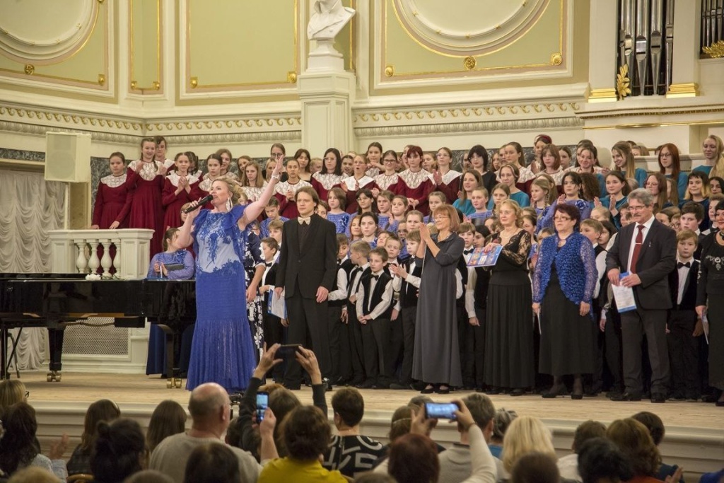 Правообладатель: оргкомитет фестиваля «Земля детей».