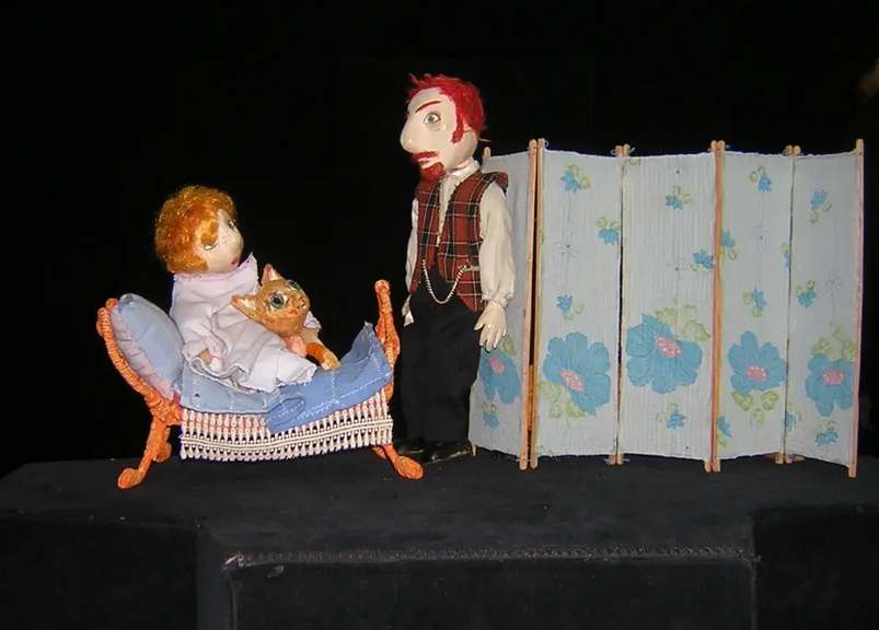 Сцена из спектакля «Молитва о Томасине». Фото: teatrlutz.ru. Правообладатель: Театр кукол «Шутик» (Москва). Screenshot 2025-10-13 at 16-36-32 67_68c7e2ceb2cef.webp (Изображение WEBP 1600 × 1200 пикселей) — Масштабированное (69%).png
