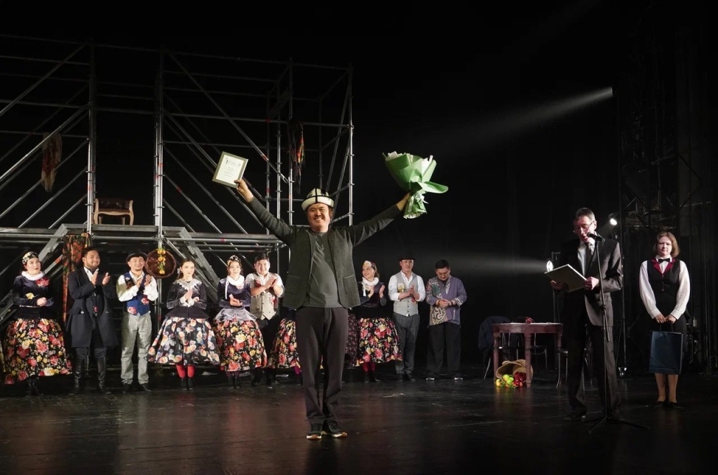 Спектакль «Дядюшкин сон». Правообладатель: baltic-house.ru. Спектакль Дядюшкин сон Кыргызстан.jpg