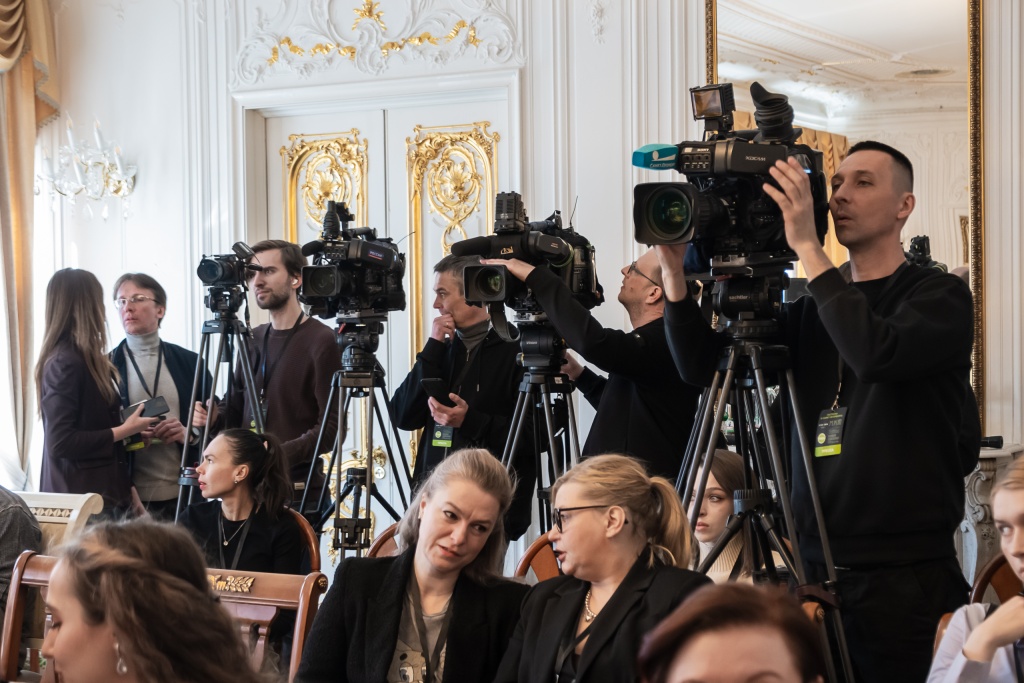 Пресса на конференции. Правообладатель: Ирина Иванова / Институт культурных программ.