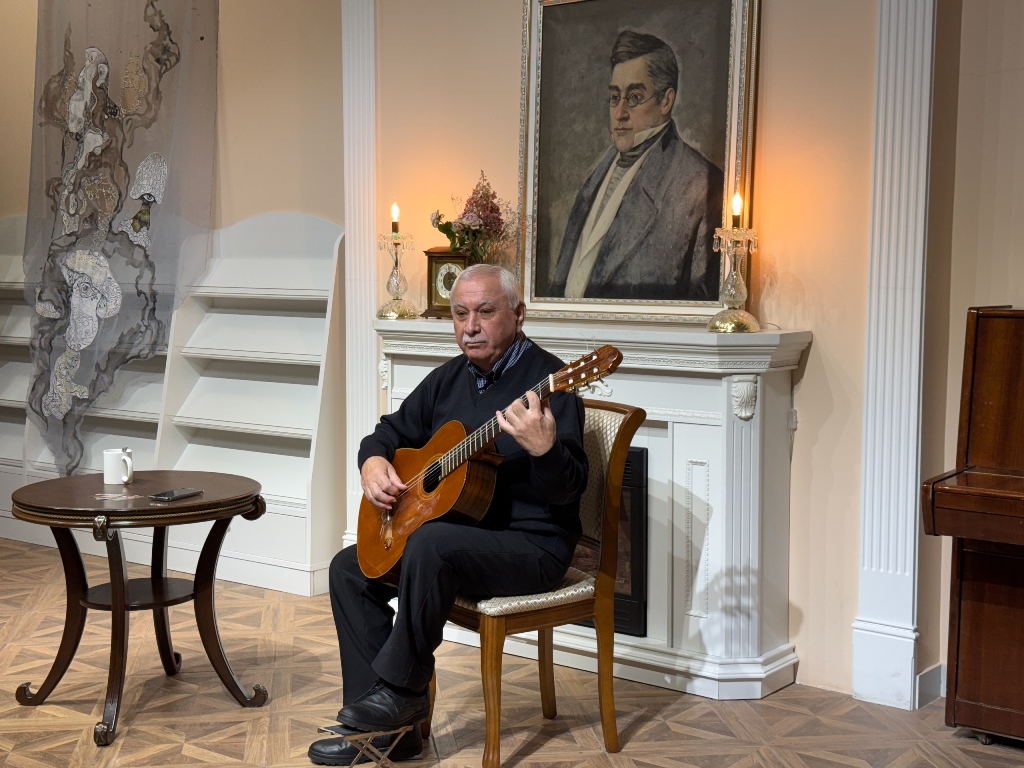 19.01 Грибоедова Концерт_Звучит гитара у камина.jpg