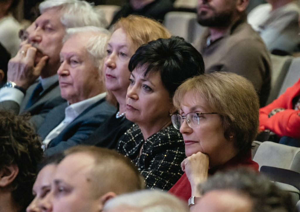 Правообладатель: Ирина Иванова / Институт культурных программ.