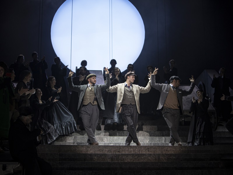 Сцена из спектакля.