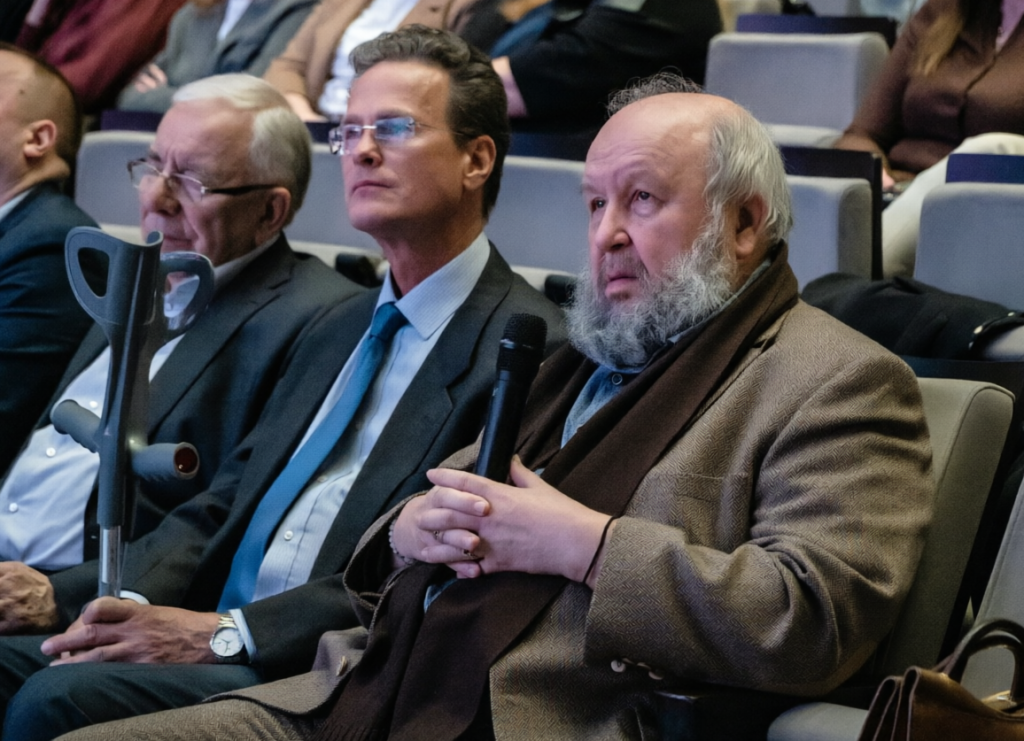 Правообладатель: Институт культурных программ.