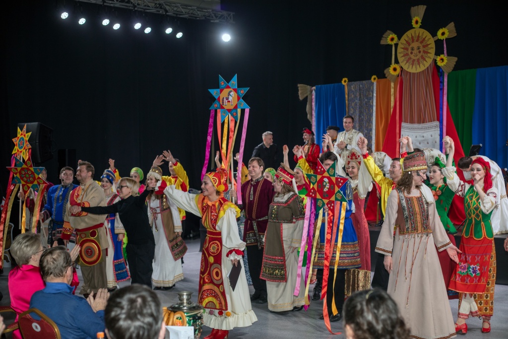 Широкая Масленица в Екатерининском собрании.jpg