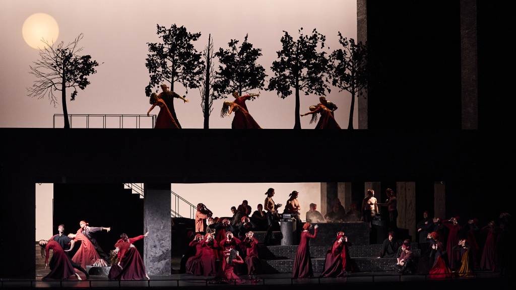 Сцена из спектакля «Трубадур». Фото: Михаил Вильчук (2025 г.) Правообладатель: Мариинский театр. Трубадур_фото Михаила Вильчука (2025 г.) © Мариинский театр.jpg