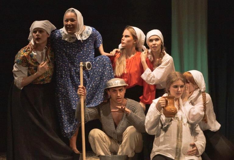 Театр «Цурканиум». Спектакль «Песня.Точка.Коромысло». Источник: spbstd.timepad.ru. Правообладатель: spbstd.timepad.ru. Театр «Цурканиум». Спектакль «Песня.Точка.Коромысло». Источник: spbstd.timepad.ru. Правообладатель: spbstd.timepad.ru.