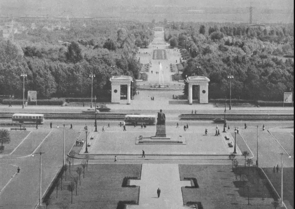 Площадь Чернышевского, фото 1961-1962 гг. Автор: Г. Савин / Фото: spb-projects.ru