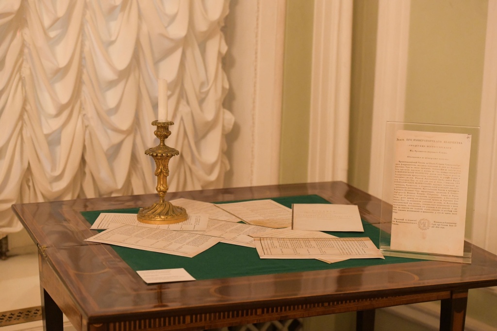  Обширная просветительская программа проекта наряду с экскурсиями по выставке и концертом «Музыка сибирского декабристского салона» включает шесть лекций. 