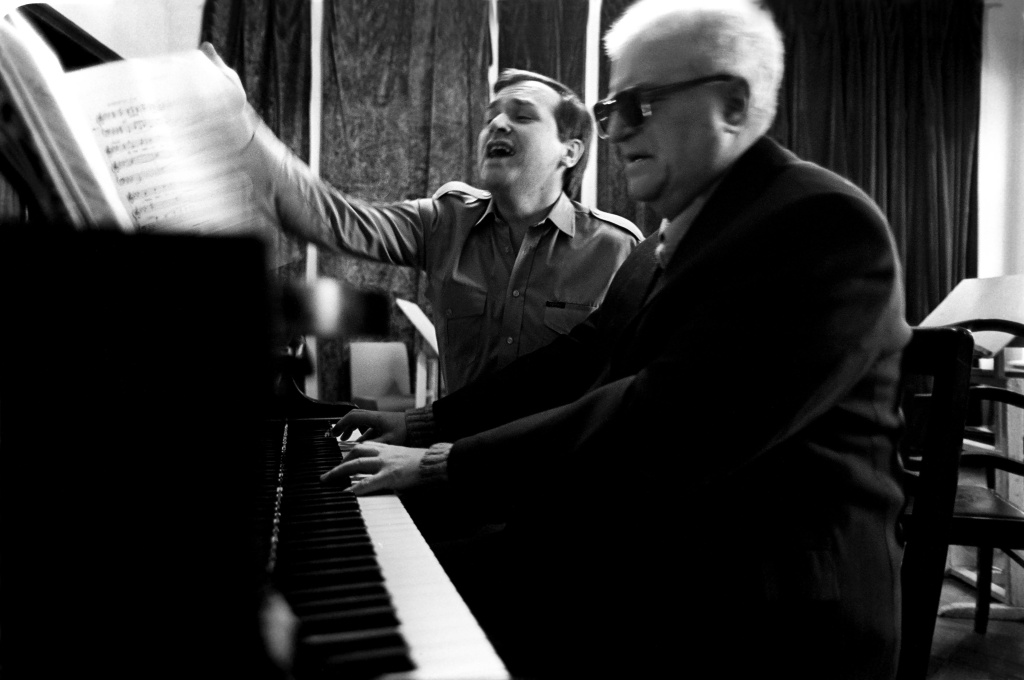 Георгий Свиридов и Юрий Марусин на репетиции. Фото: Ю.Белинский. 