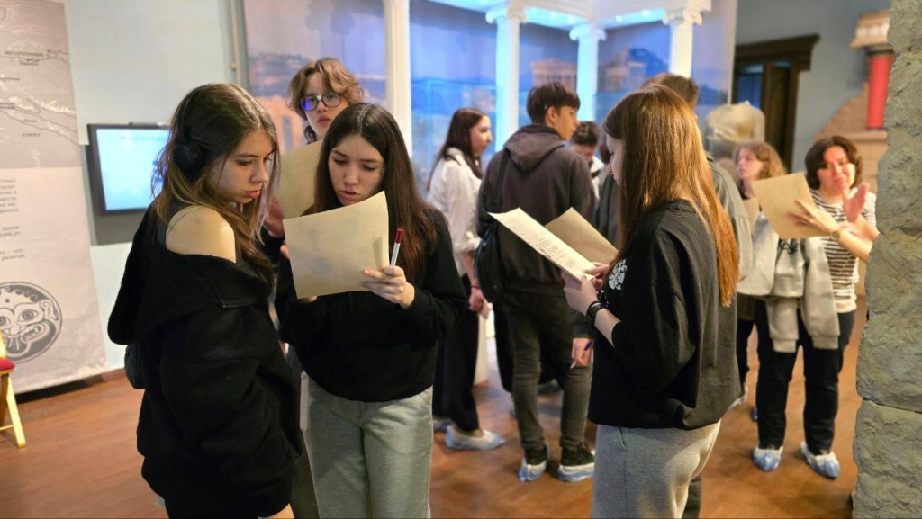 Правообладатель: ЧАНО «Языки без границ».