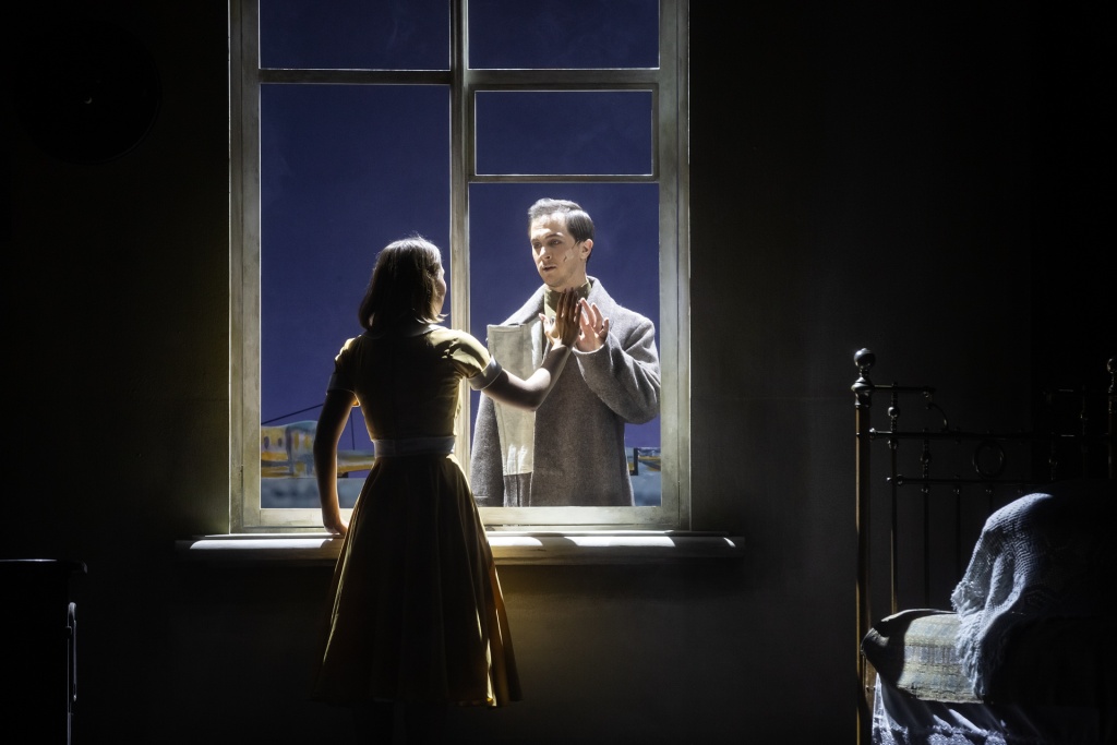 Правообладатель: Санкт-Петербургский театр музыкальной комедии. Правообладатель: Санкт-Петербургский театр музыкальной комедии.