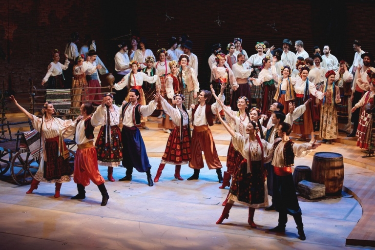 Сцена из оперы «Майская ночь». Фото: mariinsky.ru. Автор: Михаил Вильчук. 