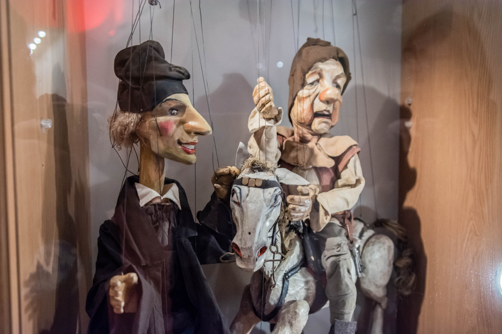 Куклы-марионетки в театре Деммени