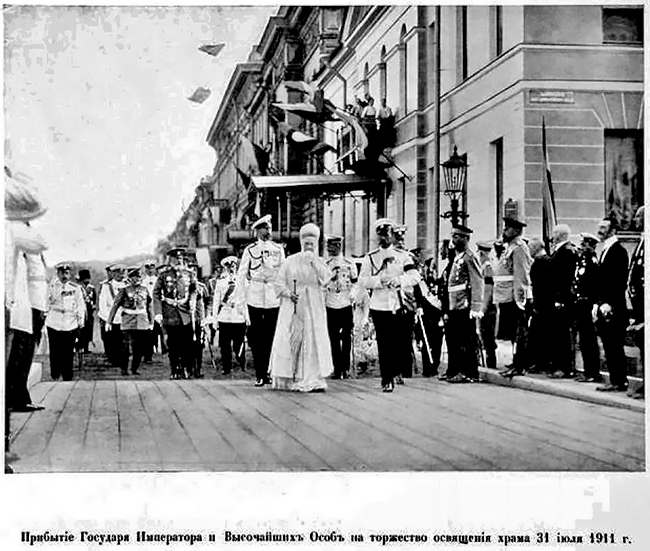 Храм открывал сам император. 