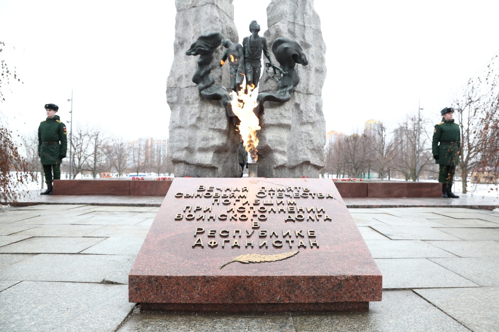 Мемориал воинам-интернационалистам, погибшим в Афганистане в 1979–1988 годах. Правообладатель: Правительство Санкт-Петербурга, gov.spb.ru. Правообладатель: Правительство Санкт-Петербурга, gov.spb.ru.