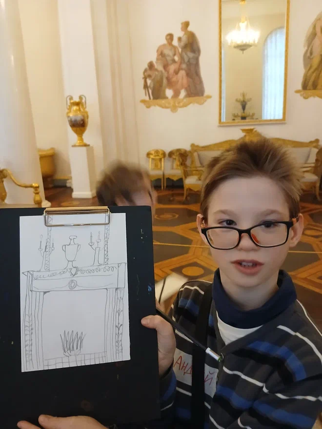 Новый эпизод посвящён истории создания роскошной мебели, которая украсила Белоколонный зал Михайловского дворца. 